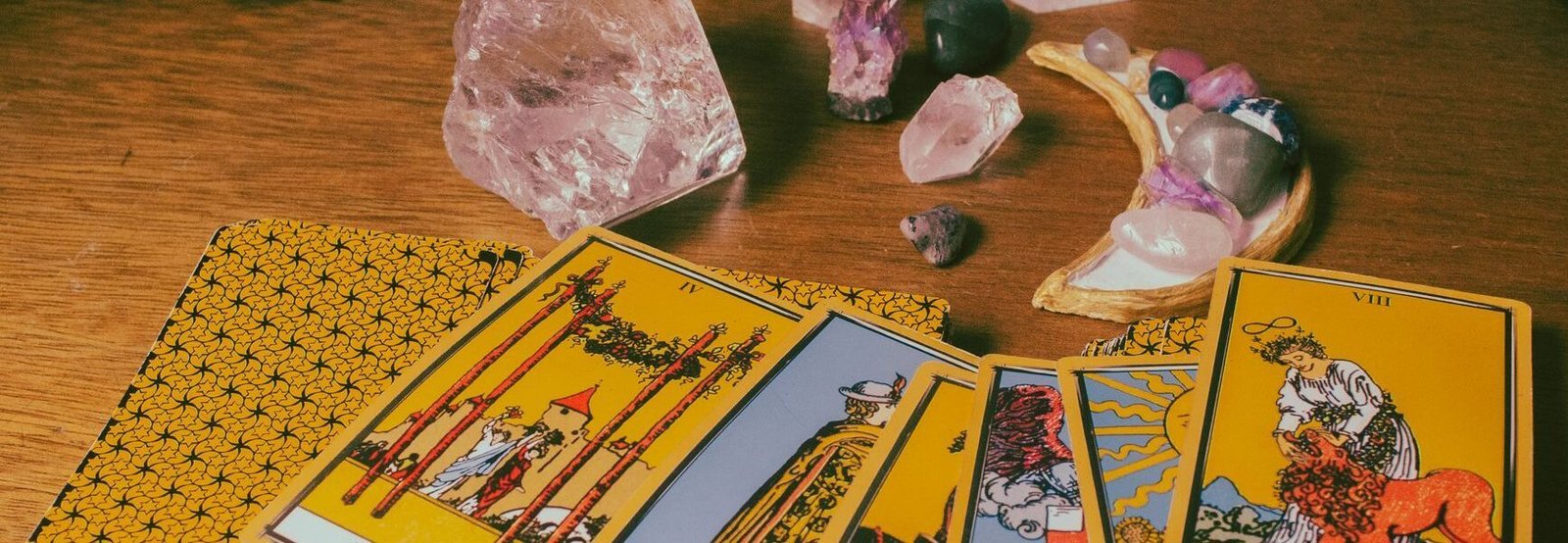 Cartas invertidas no tarô: 5 métodos para interpretar sem fatalismo