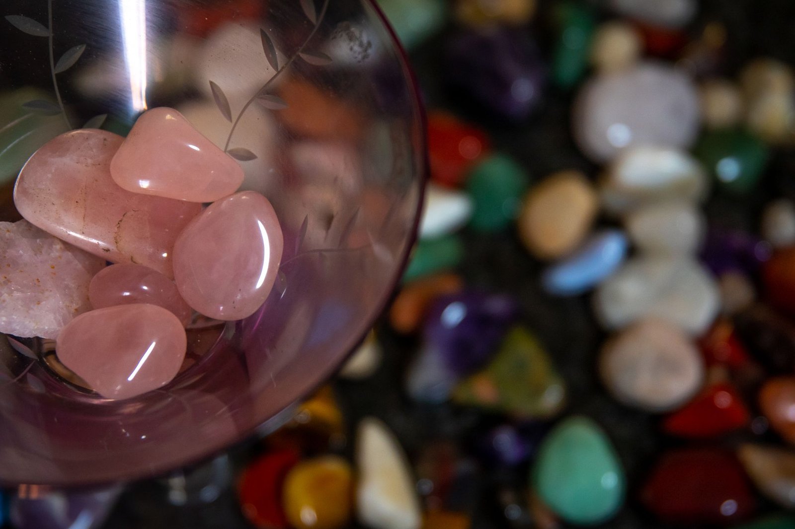Quartzo Rosa: Afeto, Autocuidado e Simbolismo nas Joias e no Esoterismo