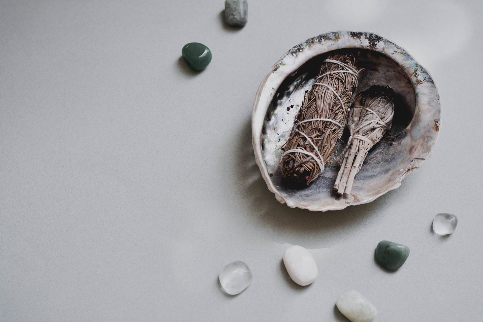 Reiki: O Que É e Como se Aprofundar Nessa Prática de Cura Energética